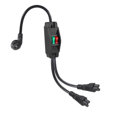 NEMA 5-15P에서 스위치 125V 10A와 함께 두 개의 IEC C5 전력 분할 장치
