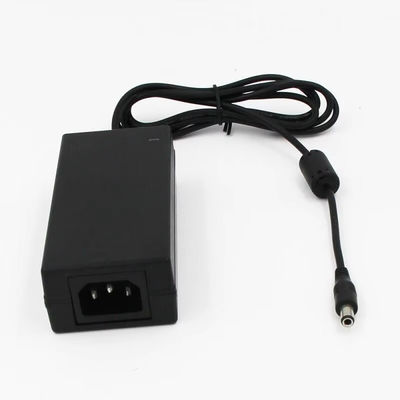광출력 전압 240v 100 C14/C8/C6 전자 어댑터 다중 DC 포트 5.5*2.1 120W 전력 240V 대가용